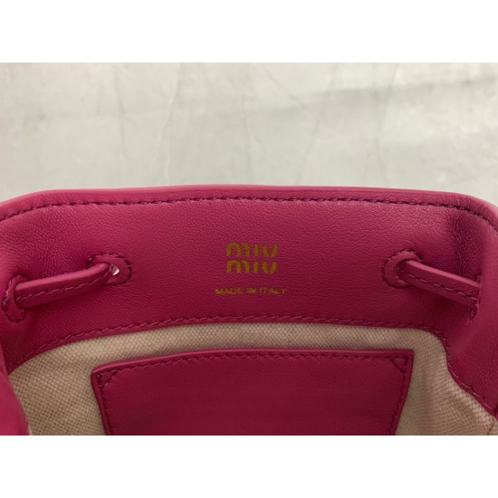 P4805NF460 new mini bucket bag made of top imported lambskin leather super soft and cost-effective can manage a variety of styles very playful and cute can be shoulder crossbody handheld shoulder shape varied bag although small but very able to load size 