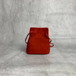 P4805NF460 new mini bucket bag made of top imported lambskin leather super soft and cost-effective can manage a variety of styles very playful and cute can be shoulder crossbody handheld shoulder shape varied bag although small but very able to load size 