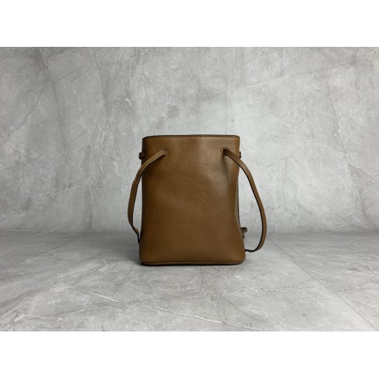 p4805NF460 brown new mini bucket bag made of top imported lambskin leather is super soft and cost-effective can manage a variety of styles very playful and lovely can be shoulder crossbody handheld shoulder shape varied bag is small but very able to load 