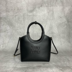 P780M288 new online M family IVY basket handbags simple lines urban style and fine cowhide leather is the key to this new IVY handbags using sophisticated design embellished with letters logo highlights the classic style of this handbag is the most specia