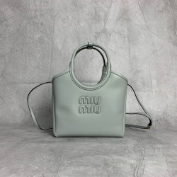 P780M288 new online M family IVY basket handbags simple lines urban style and fine cowhide leather is the key to this new IVY handbags using sophisticated design embellished with letters logo highlights the classic tone of this handbag is the most special