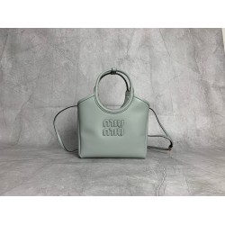 P780M288 new online M family IVY basket handbags simple lines urban style and fine cowhide leather is the key to this new IVY handbags using sophisticated design embellished with letters logo highlights the classic tone of this handbag is the most special
