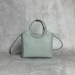 P780M288 new online M family IVY basket handbags simple lines urban style and fine cowhide leather is the key to this new IVY handbags using sophisticated design embellished with letters logo highlights the classic tone of this handbag is the most special