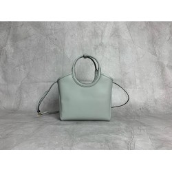 P780M288 new online M family IVY basket handbags simple lines urban style and fine cowhide leather is the key to this new IVY handbags using sophisticated design embellished with letters logo highlights the classic tone of this handbag is the most special