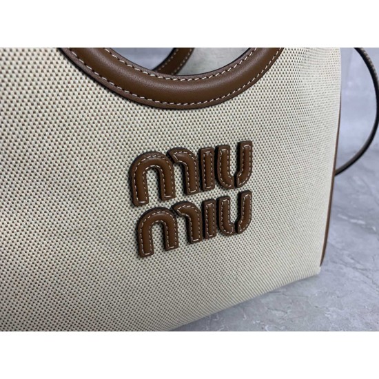 P600M288 new online M family IVY basket handbags simple lines urban style and fine cowhide leather is the key to this new IVY handbags using sophisticated design embellished with letters logo highlights the classic style of this handbag is the most specia