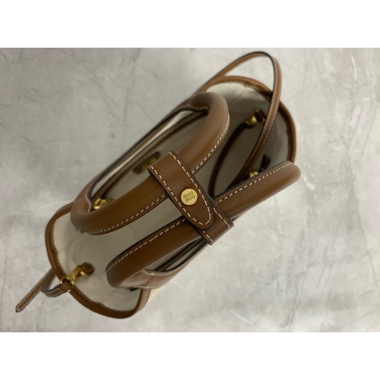 P600M288 new online M family IVY basket handbags simple lines urban style and fine cowhide leather is the key to this new IVY handbags using sophisticated design embellished with letters logo highlights the classic style of this handbag is the most specia