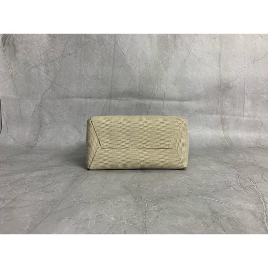 P600M288 new online M family IVY basket handbags simple lines urban style and fine cowhide leather is the key to this new IVY handbags using sophisticated design embellished with letters logo highlights the classic style of this handbag is the most specia