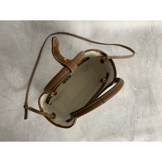 P600M288 new online M family IVY basket handbags simple lines urban style and fine cowhide leather is the key to this new IVY handbags using sophisticated design embellished with letters logo highlights the classic style of this handbag is the most specia