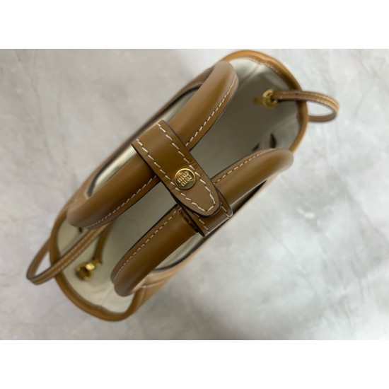 P780M288 new on-line M family IVY basket handbags simple lines urban style and fine cowhide leather is the key to this new IVY handbags using sophisticated design embellished with letters logo highlights the classic tone of this handbag is the most specia