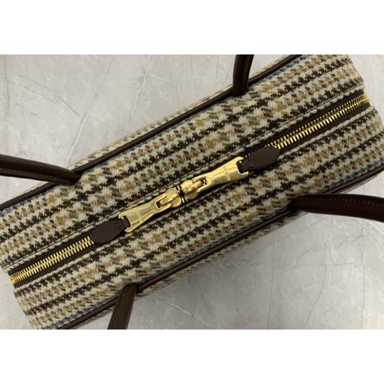 p8005BB117 Plaid Brown MiuMiu new bird's-eye check briefcase is a complete fusion of fashion and classic Next big hit is it wool fabric with calfskin leather texture is soft and durable than the full leather model is lighter and more versatile in color Bo