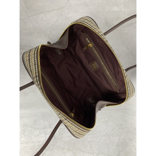 p8005BB117 Plaid Brown MiuMiu new bird's-eye check briefcase is a complete fusion of fashion and classic Next big hit is it wool fabric with calfskin leather texture is soft and durable than the full leather model is lighter and more versatile in color Bo