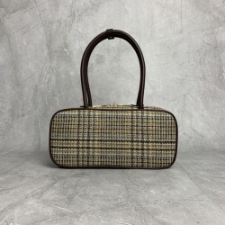p6505BB147 plaid brown Miu new bird's-eye check bowling ball using new wool fabric with high-grade plain calf leather bold and innovative design perfectly interprets the Miu eclectic style dashing casual and tolerant attitude towards life this bag is cool