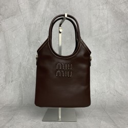 p6305BA281 heather color miu new mini tote bag new size small cute adaptable high fashion chic and versatile details exquisite exquisite classic embossed letters logo add a distinctive style and recognition of the continuation of the Miu vintage style of 
