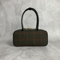 p6505BB147 plaid green Miu new bird's-eye bowling ball using new wool fabrics with high-grade plain calf leather bold and innovative design perfectly interprets the Miu eclectic style dashing casual and tolerant attitude towards life this bag is cool fram