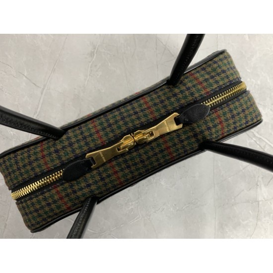 p6505BB147 plaid green Miu new bird's-eye bowling ball using new wool fabrics with high-grade plain calf leather bold and innovative design perfectly interprets the Miu eclectic style dashing casual and tolerant attitude towards life this bag is cool fram