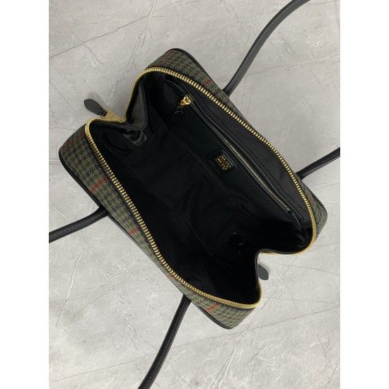 p6505BB147 plaid green Miu new bird's-eye bowling ball using new wool fabrics with high-grade plain calf leather bold and innovative design perfectly interprets the Miu eclectic style dashing casual and tolerant attitude towards life this bag is cool fram