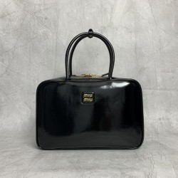 P8505BB117M family new briefcase heavy handmade with new oil wax patent leather material unique ice crackle texture leather surface bold and innovative design perfectly interprets the Miu eclectic style dashing casual and tolerant attitude towards life th