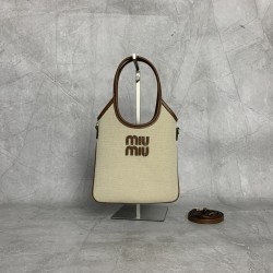 P5305BA281 Cloth Brown M's new mini tote bagNew sizeCompact and cuteHighly adaptableChic, chic and versatileDetailed and exquisiteClassic embossed letter logo adds a unique style and recognitionContinuing the Miu vintage styleCasual and free-spiritedWith 