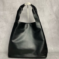 P8305BC119MiuMiu new big hobo models this year's super big tote using imported calfskin leather smooth delicate soft lining ReNylon recycled nylon lining this bag is cool fusion of men's and women's elements casual lazy natural spontaneity full of persona