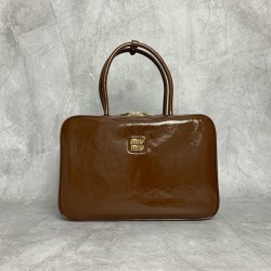 P8505BB117M family new briefcase heavy handmade with new oil wax patent leather material unique ice crackle texture leather surface bold and innovative design perfectly interprets the Miu eclectic style dashing casual and tolerant attitude towards life th