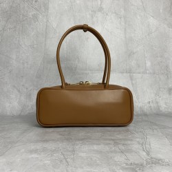 P7805BB173MiuMi25ss shoulder bag hot in the whole network Super beautiful Beau handbag fusion of vintage style contemporary spirit really too grass using the top imported calfskin leather smooth and delicate soft back are very nice Oh simple design easy t