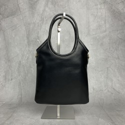 p6305BA281 black miu new mini tote bag new size compact cute adaptable high fashion chic and versatile details exquisite exquisite classic embossed letters logo add a distinctive style and recognition continue Miu retro style casual and unrestrained with 