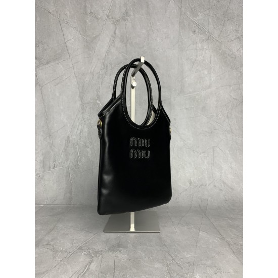 p6305BA281 black miu new mini tote bag new size compact cute adaptable high fashion chic and versatile details exquisite exquisite classic embossed letters logo add a distinctive style and recognition continue Miu retro style casual and unrestrained with 