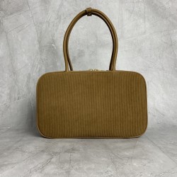 p8005BB117 Cinnamon Brown MiuMiu new corduroy briefcase fashion and classic fusion of sophisticated casual lazy corduroy fabric with calfskin leather texture is soft and durable than the all-leather model is lighter and more versatile color both appearanc