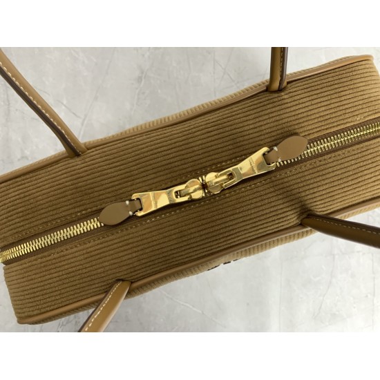 p8005BB117 Cinnamon Brown MiuMiu new corduroy briefcase fashion and classic fusion of sophisticated casual lazy corduroy fabric with calfskin leather texture is soft and durable than the all-leather model is lighter and more versatile color both appearanc