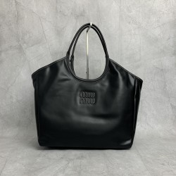 p950276 black limited edition embossed Tote Tote bag This shoulder bag has become a trend Whether you carry or hand-carry look will always bring a sense of relaxation is very casual and free of charge The bag body is soft but not collapsed seemingly rigid