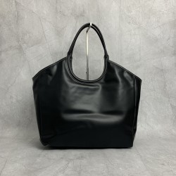 p950276 black limited edition embossed Tote Tote bag This shoulder bag has become a trend Whether you carry or hand-carry look will always bring a sense of relaxation is very casual and free of charge The bag body is soft but not collapsed seemingly rigid