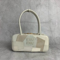 P7505BB147 special original leather splicing M new splicing bowling ball heavy handmade using a variety of leather splicing made of bold and innovative design perfectly interprets the Miu eclectic style dashing casual and tolerant attitude towards life th