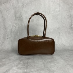 p6805BB173 patent leather brown Miu new bowling ball heavy handmade with new oil wax patent leather material unique ice crack texture leather surface bold and innovative design perfect interpretation of the Miu unconventional style dashing casual toleranc