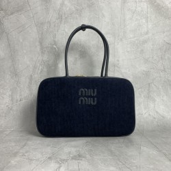 p8005BB117 corduroy blue MiuMiu new corduroy briefcase fashion and classic fusion of sophisticated casual lazy corduroy fabric with calfskin leather texture is soft and durable than the all-leather model is lighter and more versatile color both appearance