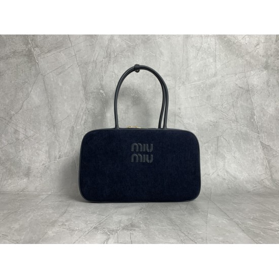 p8005BB117 corduroy blue MiuMiu new corduroy briefcase fashion and classic fusion of sophisticated casual lazy corduroy fabric with calfskin leather texture is soft and durable than the all-leather model is lighter and more versatile color both appearance