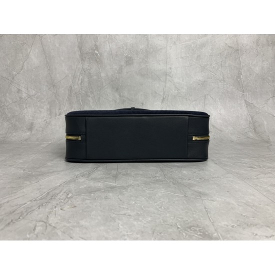 p8005BB117 corduroy blue MiuMiu new corduroy briefcase fashion and classic fusion of sophisticated casual lazy corduroy fabric with calfskin leather texture is soft and durable than the all-leather model is lighter and more versatile color both appearance