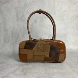p7505BB147 Patchwork Brown Miu new patchwork bowling ball heavy handmade using a variety of leather patchwork made of bold and innovative design perfectly interprets the Miu eclectic style dashing casual and tolerant attitude towards life This bag is cool