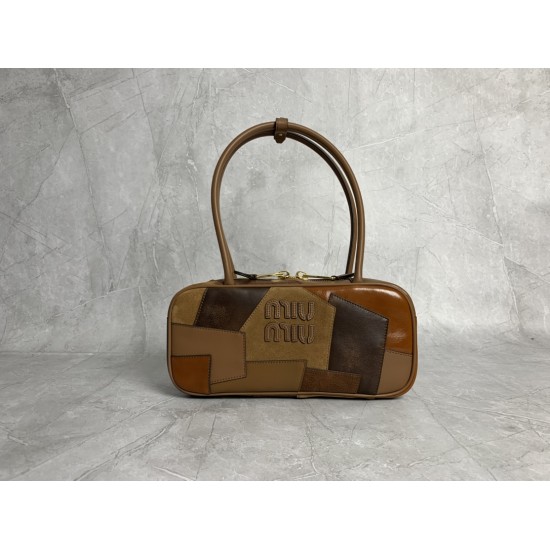 p7505BB147 Patchwork Brown Miu new patchwork bowling ball heavy handmade using a variety of leather patchwork made of bold and innovative design perfectly interprets the Miu eclectic style dashing casual and tolerant attitude towards life This bag is cool