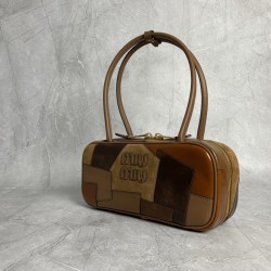 p7505BB147 Patchwork Brown Miu new patchwork bowling ball heavy handmade using a variety of leather patchwork made of bold and innovative design perfectly interprets the Miu eclectic style dashing casual and tolerant attitude towards life This bag is cool