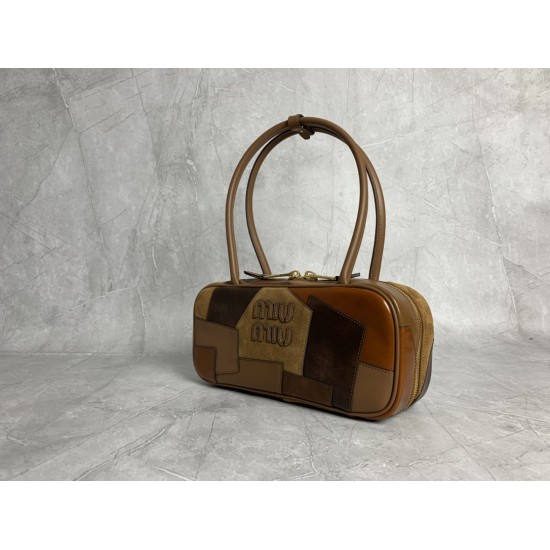 p7505BB147 Patchwork Brown Miu new patchwork bowling ball heavy handmade using a variety of leather patchwork made of bold and innovative design perfectly interprets the Miu eclectic style dashing casual and tolerant attitude towards life This bag is cool