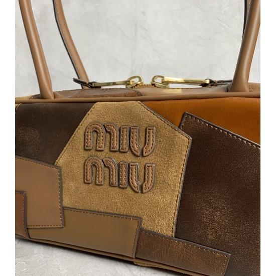p7505BB147 Patchwork Brown Miu new patchwork bowling ball heavy handmade using a variety of leather patchwork made of bold and innovative design perfectly interprets the Miu eclectic style dashing casual and tolerant attitude towards life This bag is cool