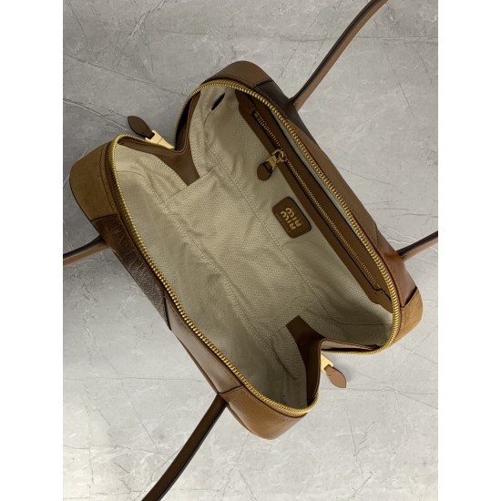 p7505BB147 Patchwork Brown Miu new patchwork bowling ball heavy handmade using a variety of leather patchwork made of bold and innovative design perfectly interprets the Miu eclectic style dashing casual and tolerant attitude towards life This bag is cool