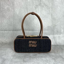 P6505BB173Beau Denim Medium Shoulder BagThe iconic Miu Miu denim fabric defines the personality of this Beau bag highlighting its slender proportionsContrasting leather details add a touch of bold and feminine eleganceLeather handlesGold hardwareZipper cl