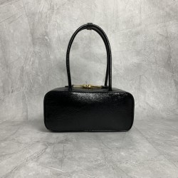 p6805BB173 patent leather black Miu new bowling ball heavy handmade with new oil wax patent leather material unique ice crack texture leather surface bold and innovative design perfectly interprets the Miu eclectic style dashing casual and inclusive attit