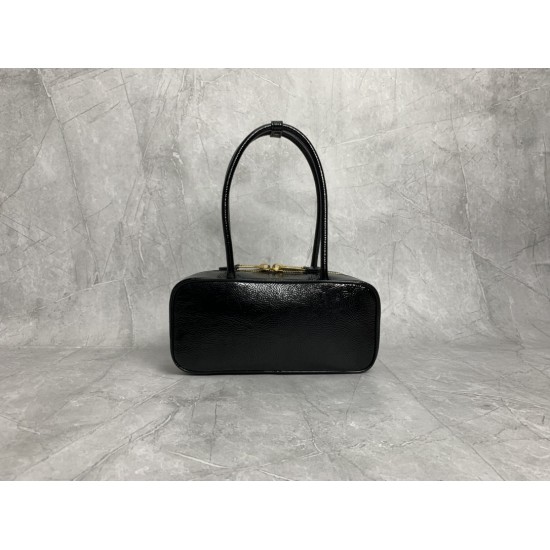 p6805BB173 patent leather black Miu new bowling ball heavy handmade with new oil wax patent leather material unique ice crack texture leather surface bold and innovative design perfectly interprets the Miu eclectic style dashing casual and inclusive attit