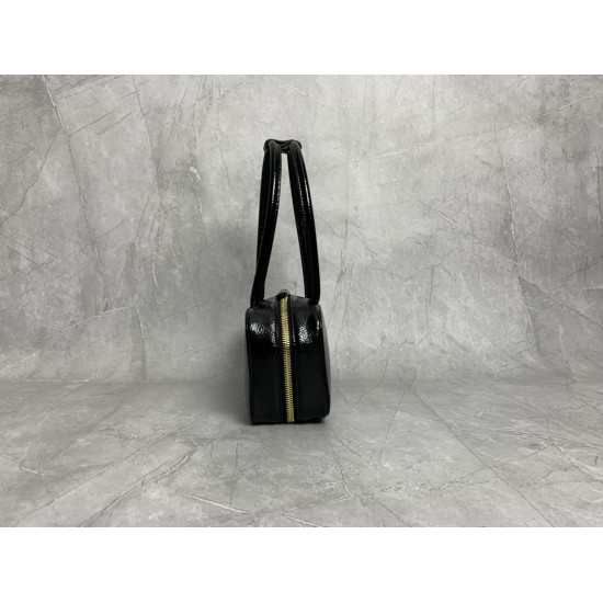 p6805BB173 patent leather black Miu new bowling ball heavy handmade with new oil wax patent leather material unique ice crack texture leather surface bold and innovative design perfectly interprets the Miu eclectic style dashing casual and inclusive attit