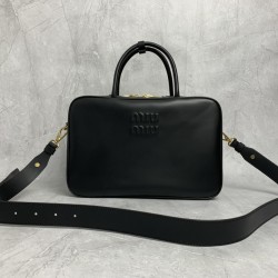 p9005BB117 shoulder strap models brown black M family fall and winter new briefcase deservedly top popular players classic atmosphere of the bowling bag shape design to add a touch of handsome and Miu girl's image of the contrast embossed LOGO without exc