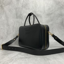 p9005BB117 shoulder strap models brown black M family fall and winter new briefcase deservedly top popular players classic atmosphere of the bowling bag shape design to add a touch of handsome and Miu girl's image of the contrast embossed LOGO without exc