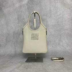 p6305BA281 white miu new mini tote bag new size compact cute adaptable high fashion chic and versatile details exquisite exquisite classic embossed letters logo add a distinctive style and recognition continue Miu retro style casual and unrestrained with 