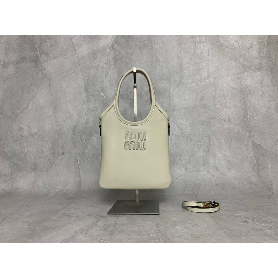 p6305BA281 white miu new mini tote bag new size compact cute adaptable high fashion chic and versatile details exquisite exquisite classic embossed letters logo add a distinctive style and recognition continue Miu retro style casual and unrestrained with 